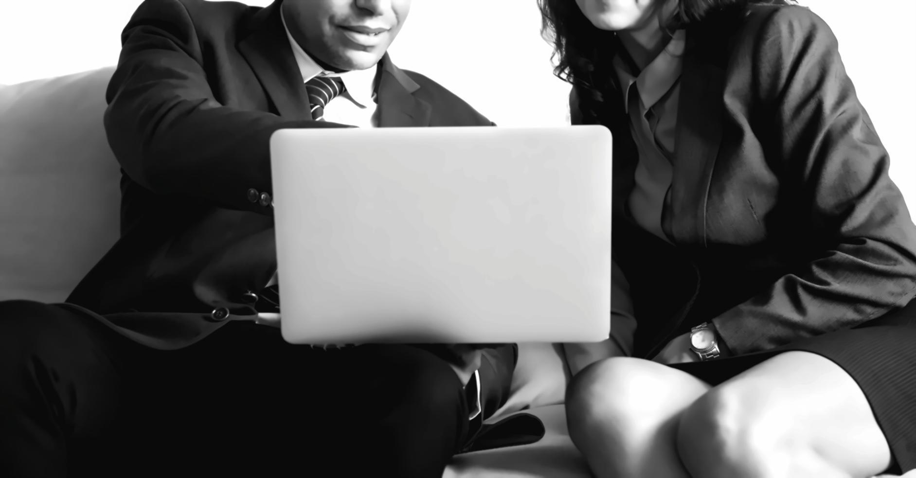 Teilnehmer beim gemeinsamen Lernen im Workshop zur Budgetplanung